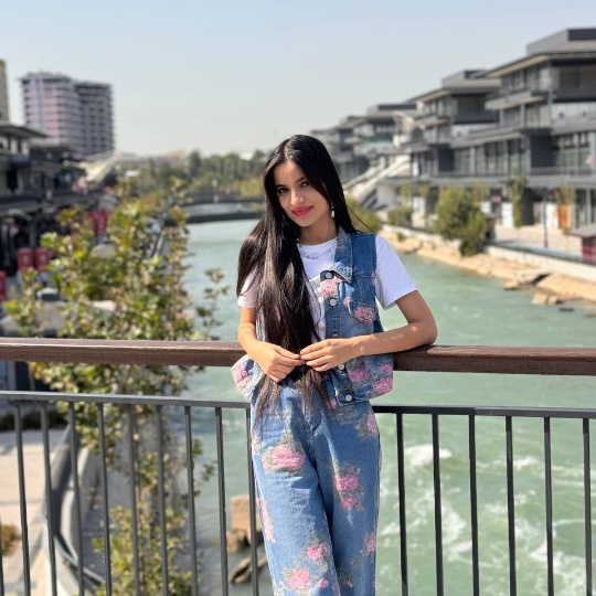 Шахноза Гид в None