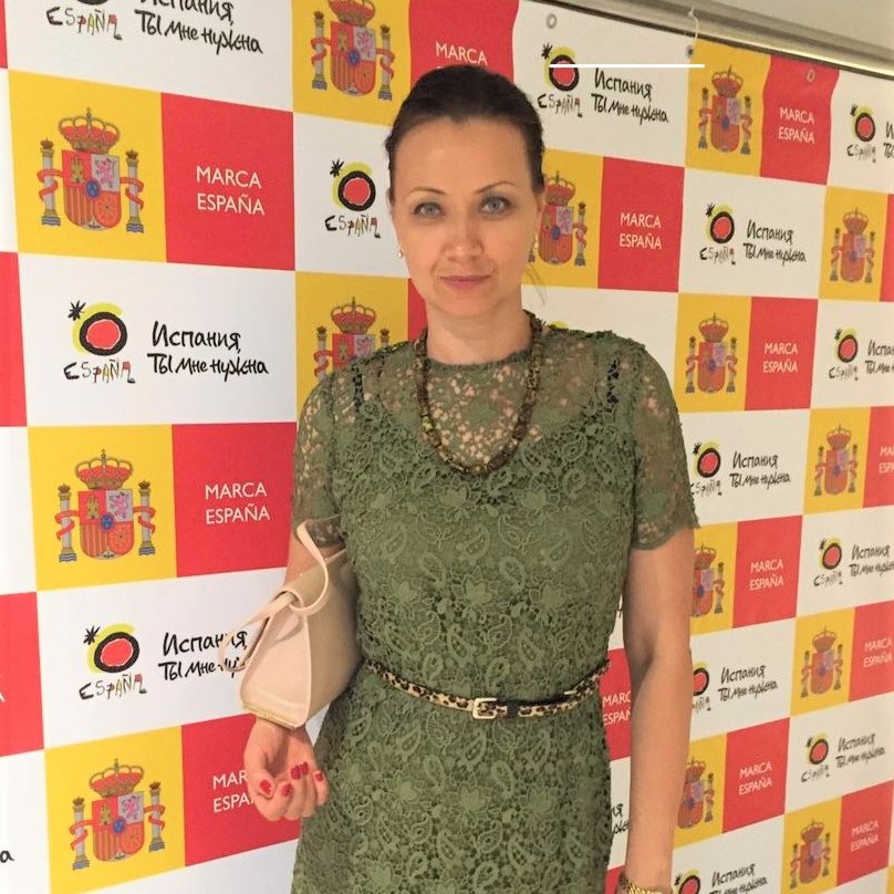 Гала Испанист, кандидат наук