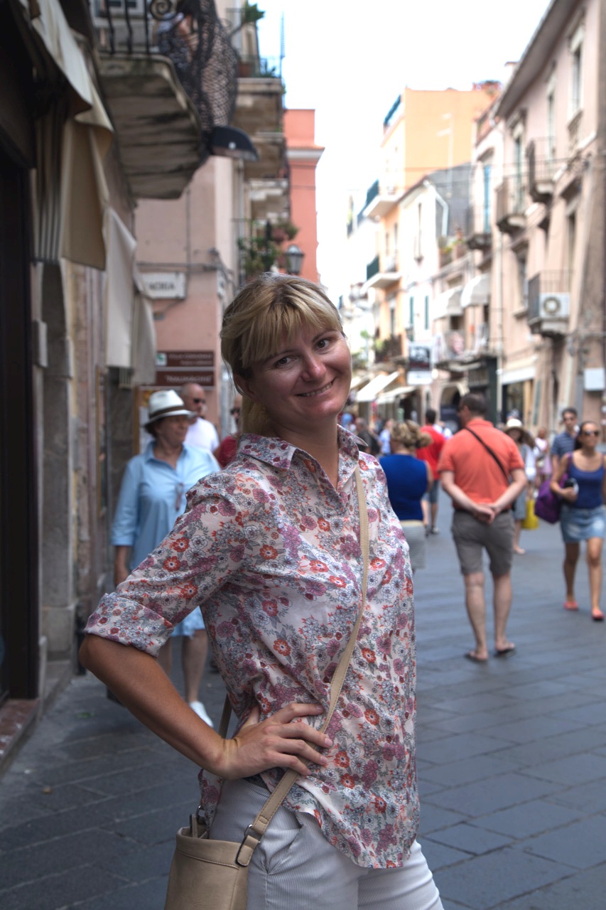 Алина Гид, писатель, автор книги о Бари и художник