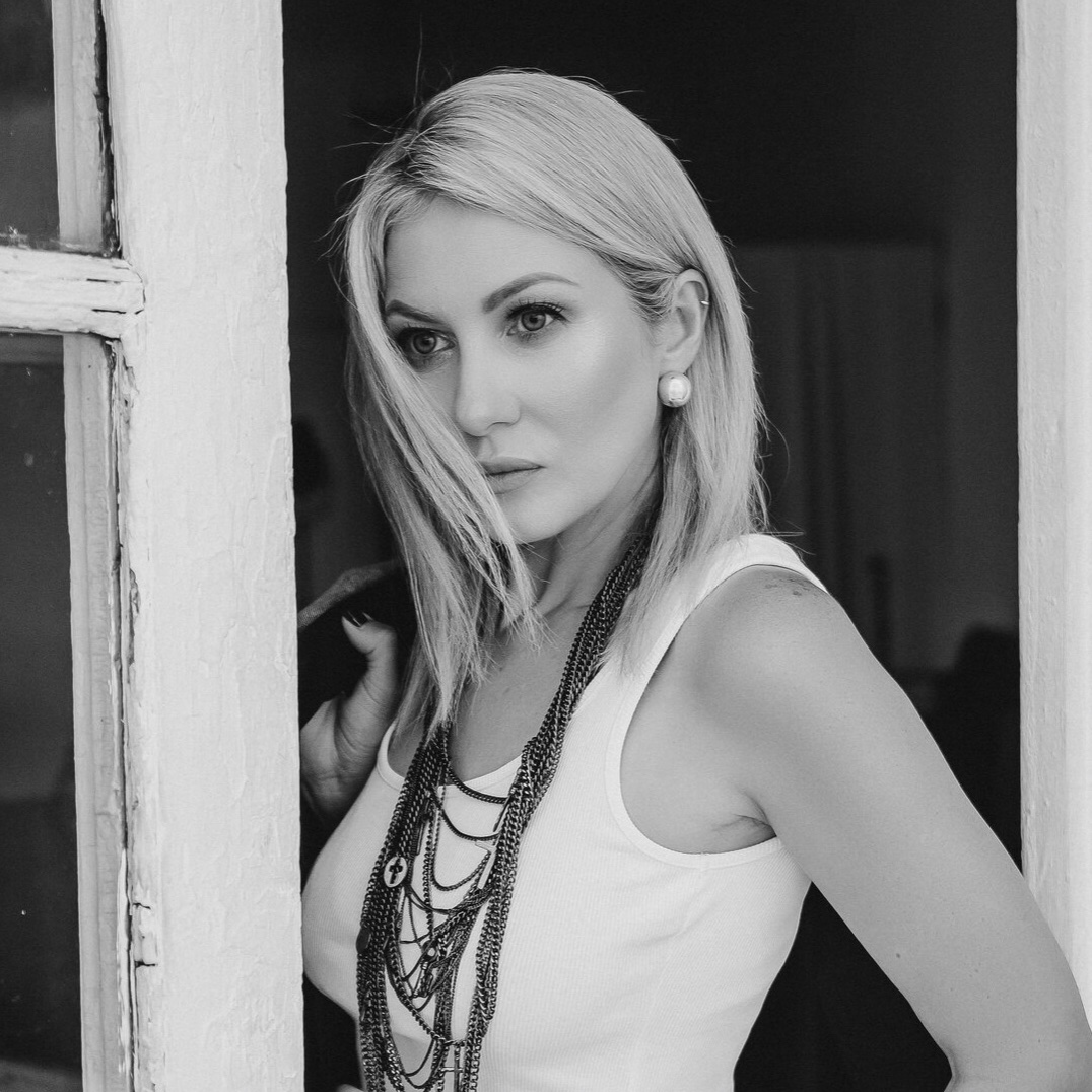 Элена Гид в Токио