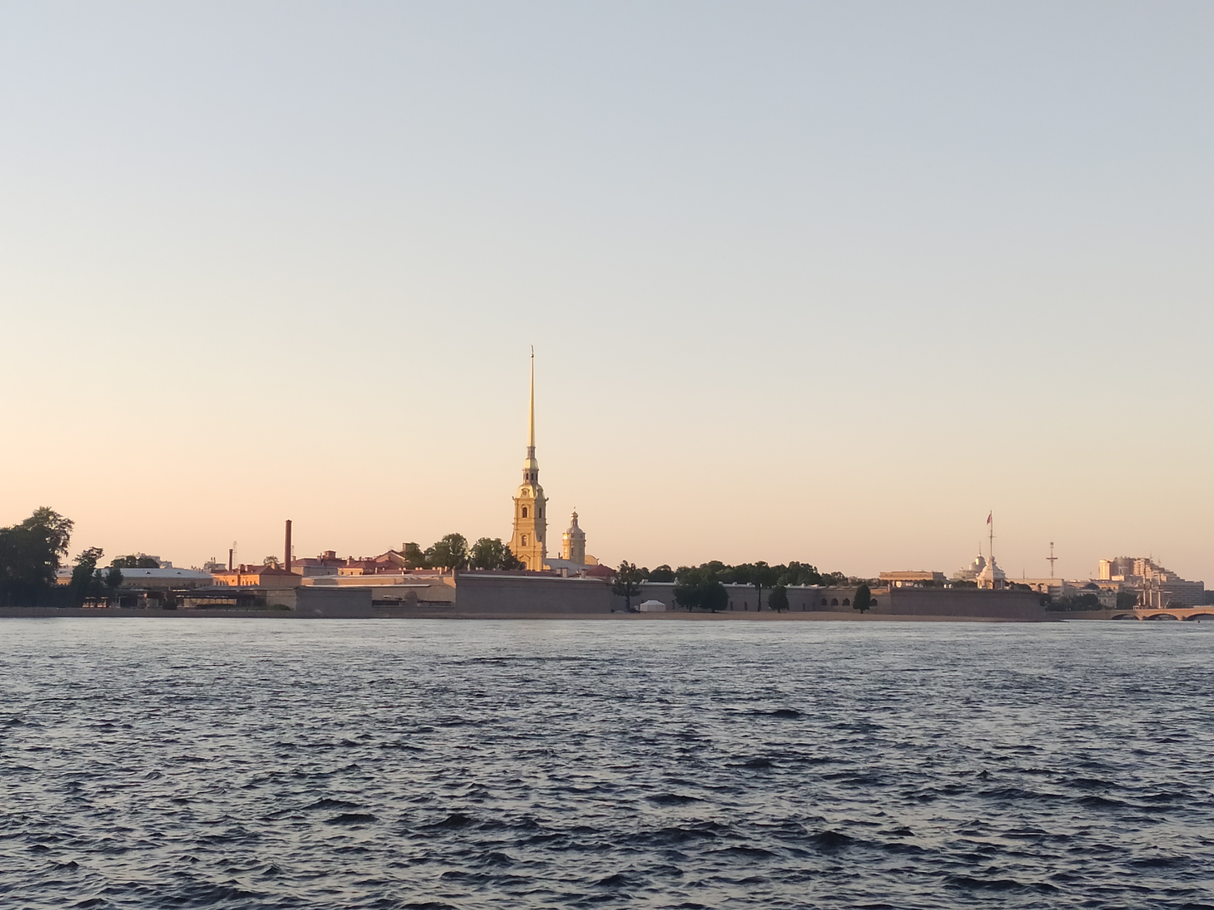 Ночная автобусная экскурсия по Петербургу + развод мостов с теплохода
