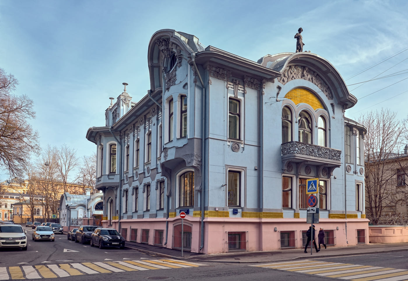 посольства в москве