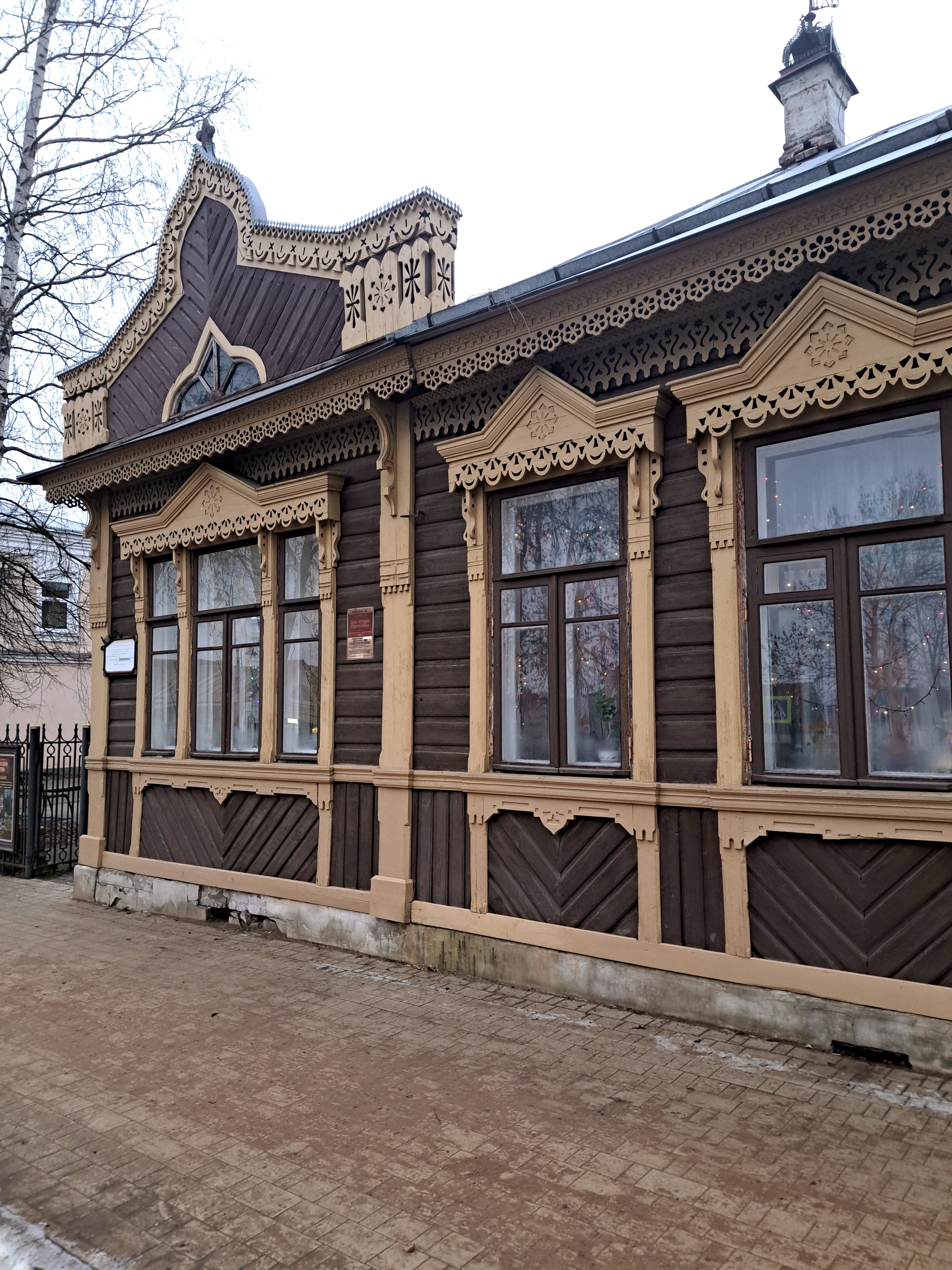Углич купеческий. Углич мещанский