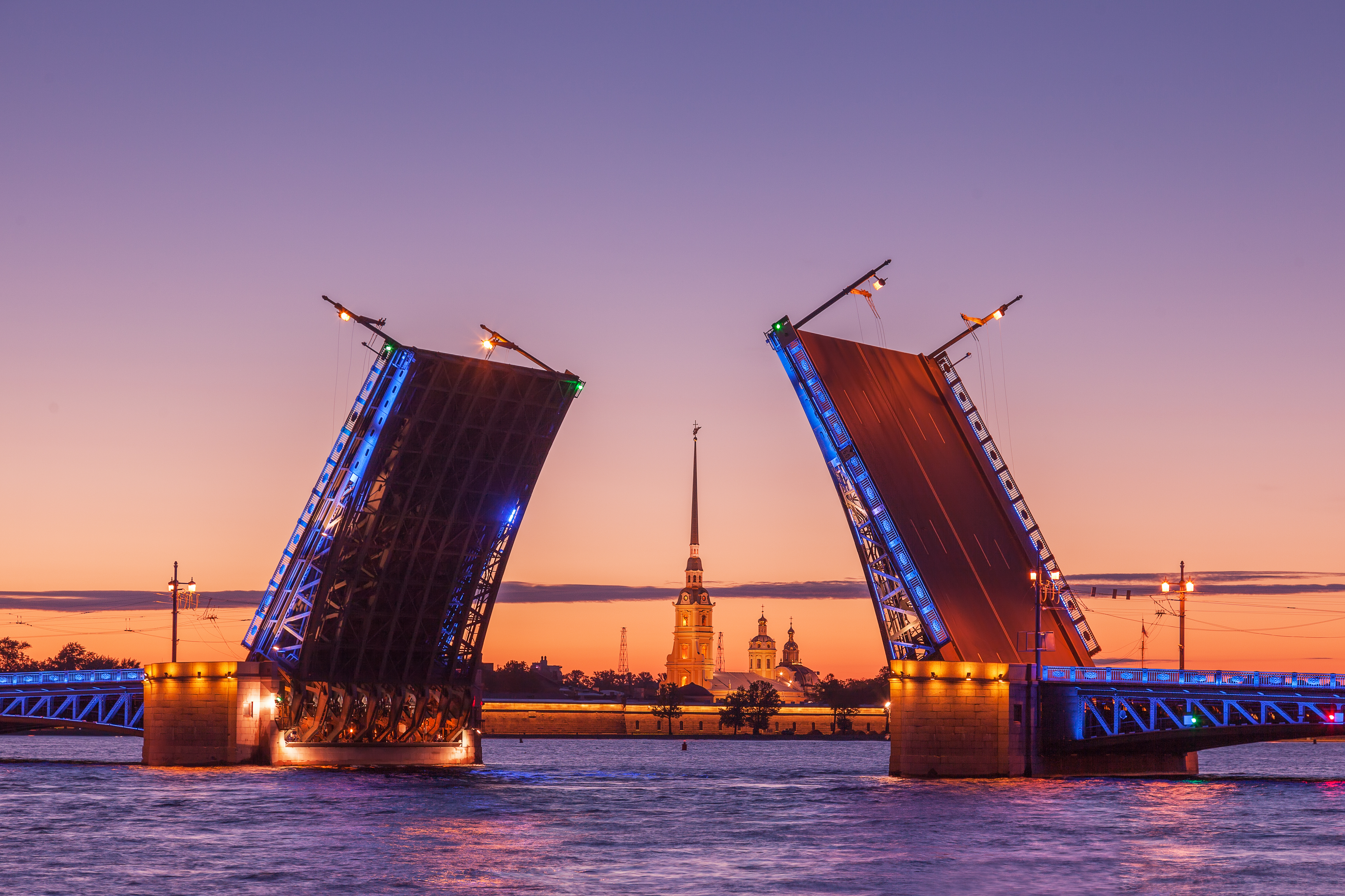 Ночная прогулка на катере к разводным мостам