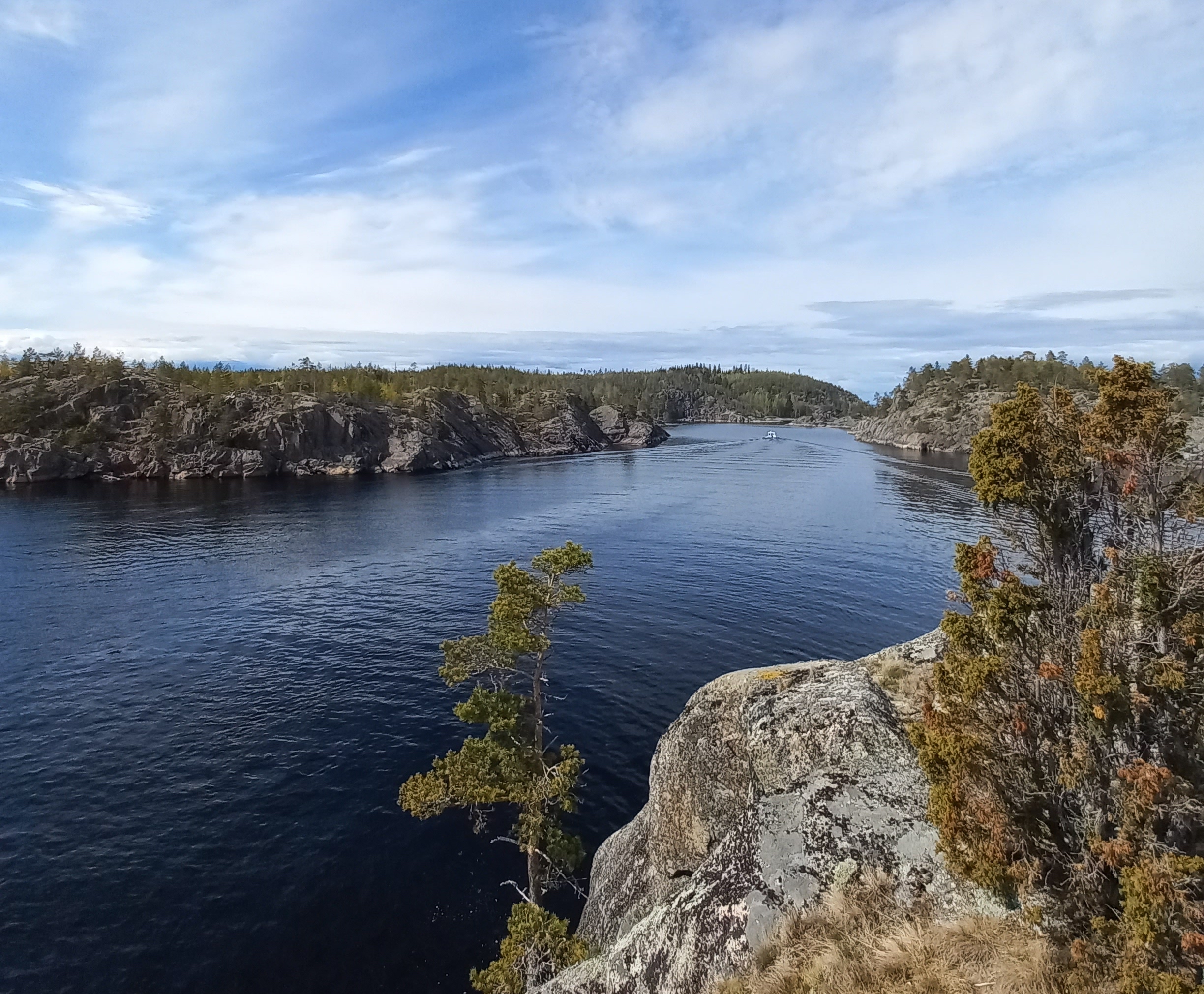 По Ладожскому озеру — к Валааму и шхерам!