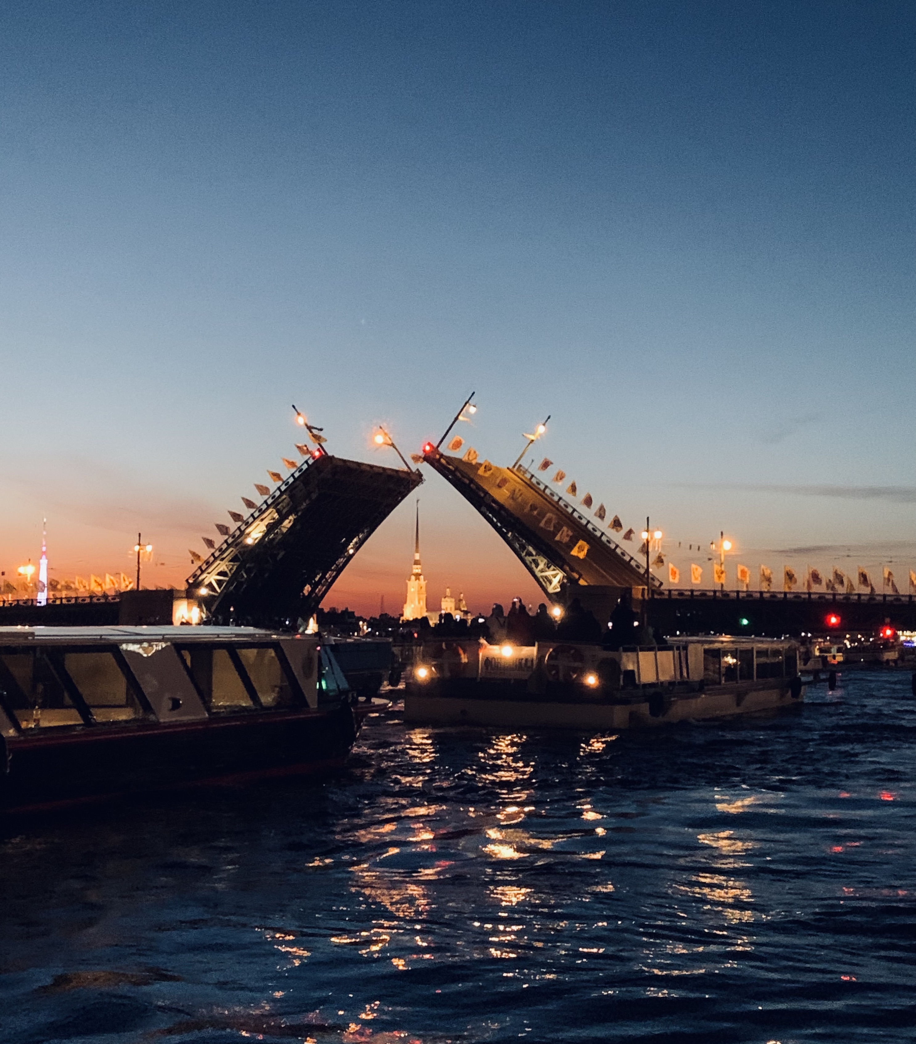 Развод мостов на катере - c профессиональным гидом