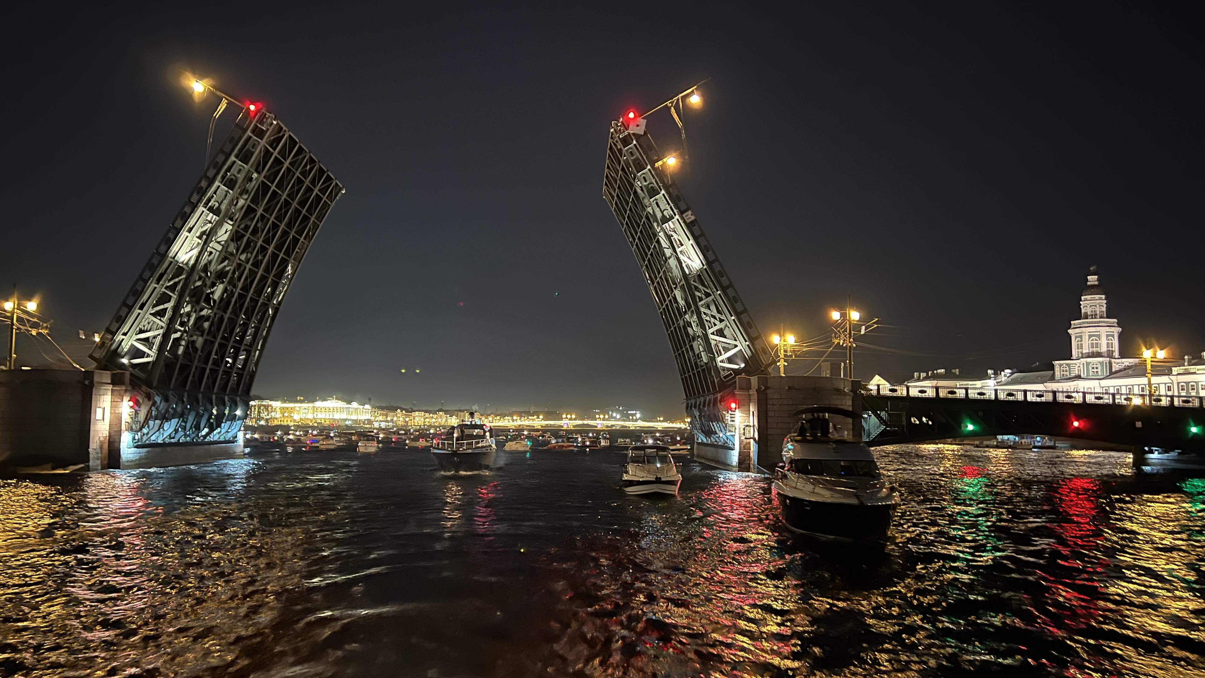 Дискотека под разводными мостами