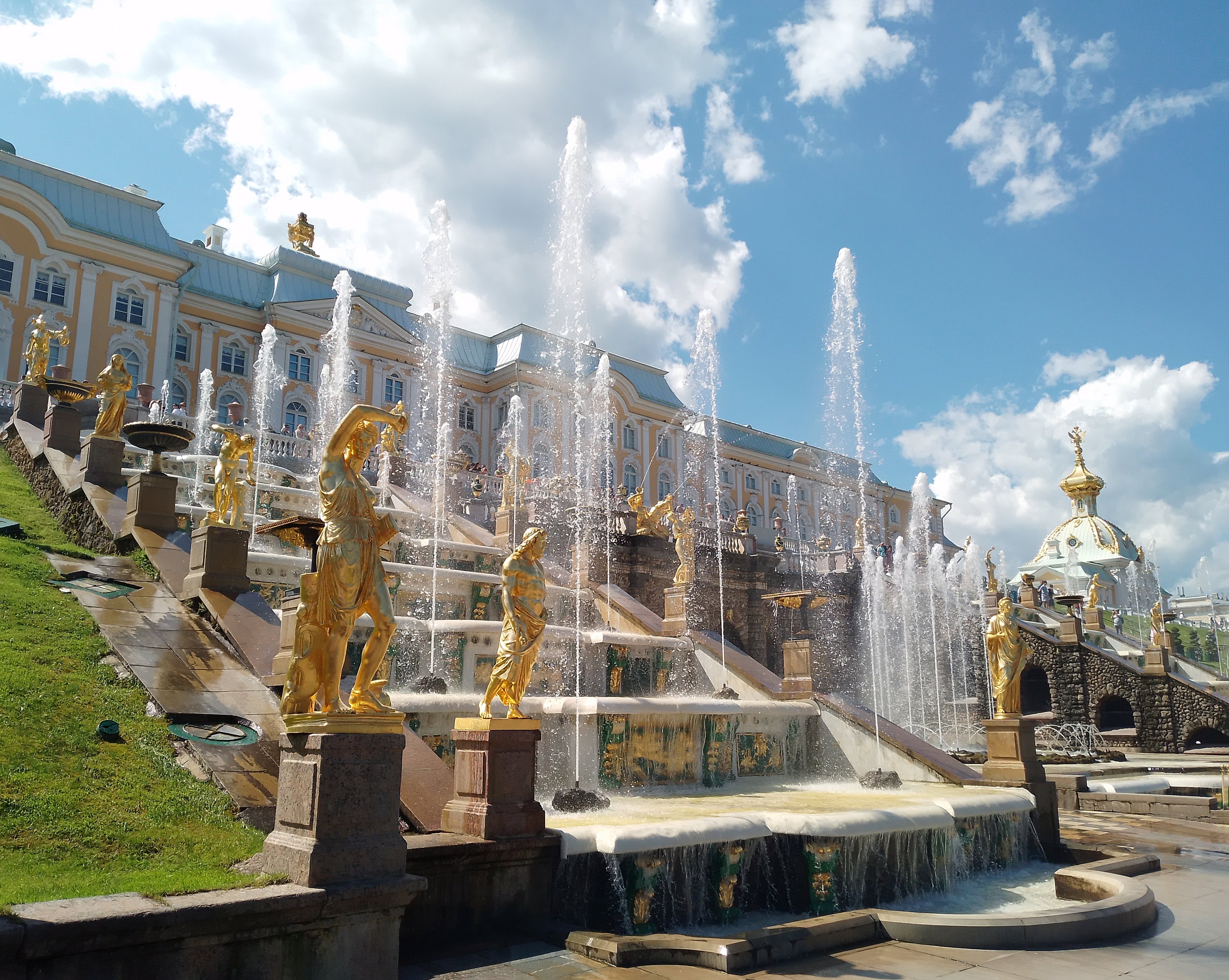 Петергоф: фонтаны и дворцы Нижнего парка