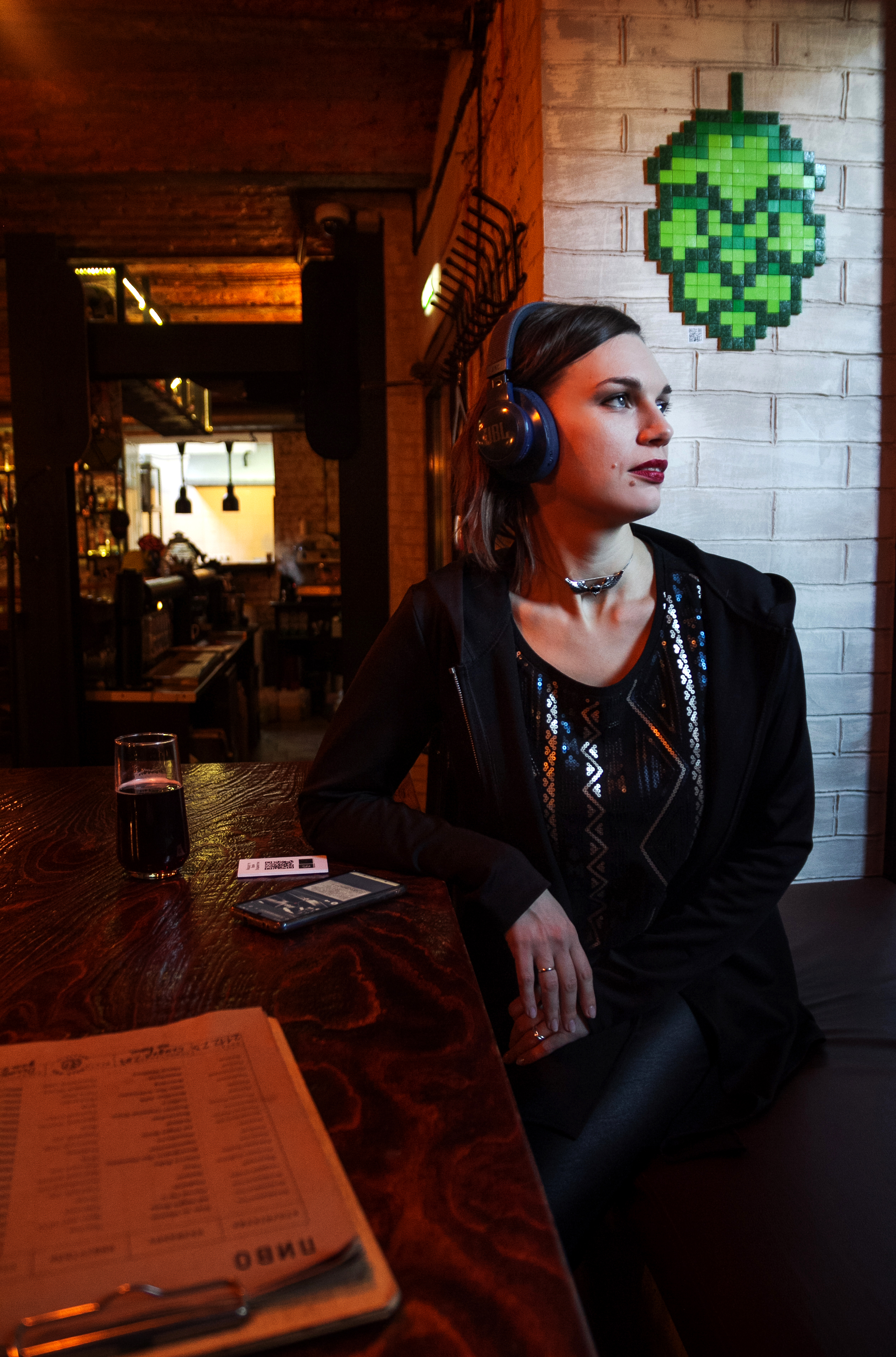 «Лирика в бутылке» — атмосферный бар-маршрут с аудиоспектаклем (18+)