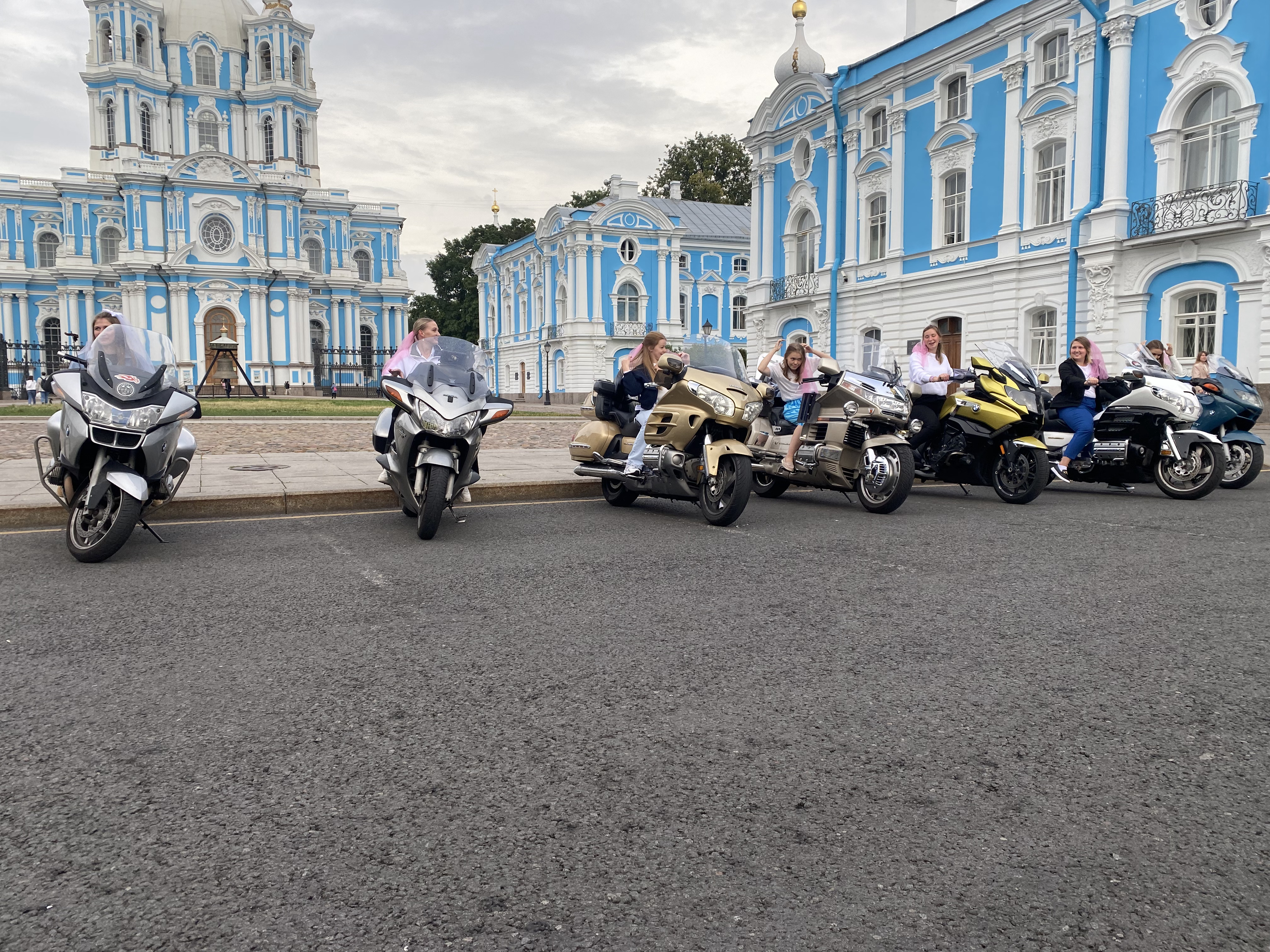 На мотоцикле по вечернему Питеру или к разводным мостам