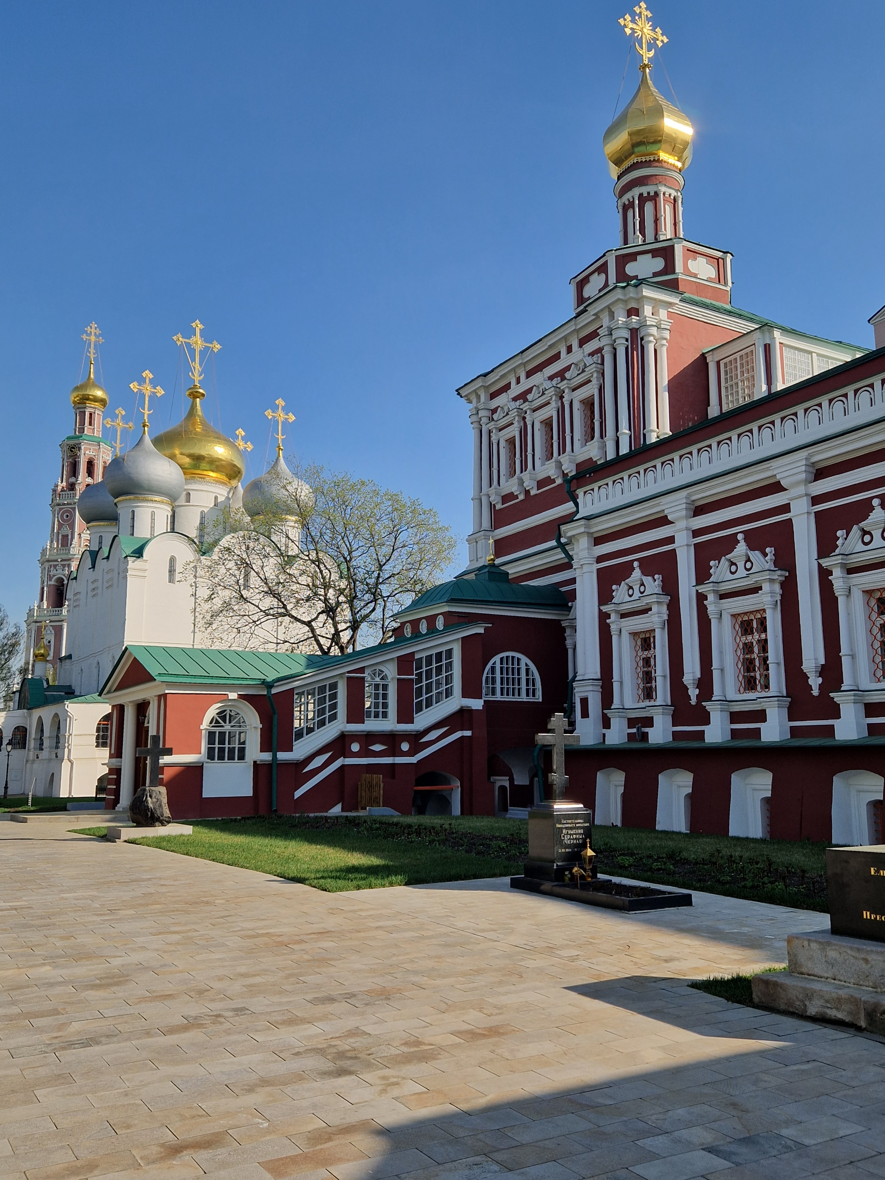 Светская экскурсия в прошлое и настоящее Новодевичьего монастыря