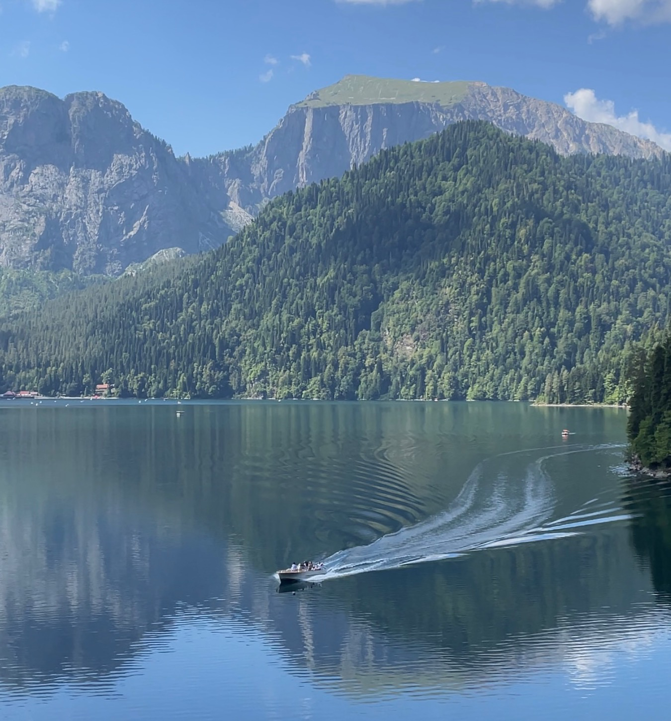 Абхазия с открытки - из Сочи и Адлера