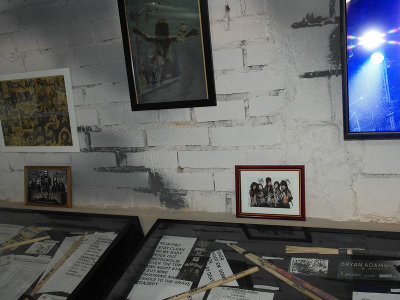 Экскурсия по музею рок-артефактов (10/10)