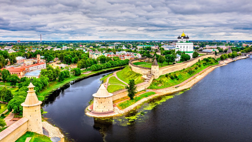 Псков фото туристов. Путешествие в псков изборск. Псков кремль экскурсии. Псков экскурсии. Путешествие в псков.