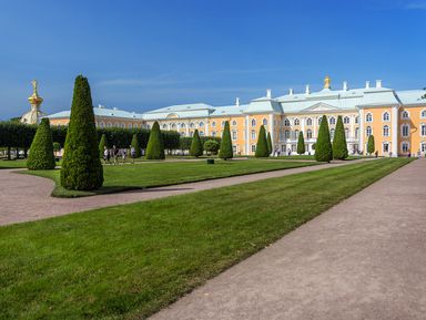 Великолепный дворец Петергофа