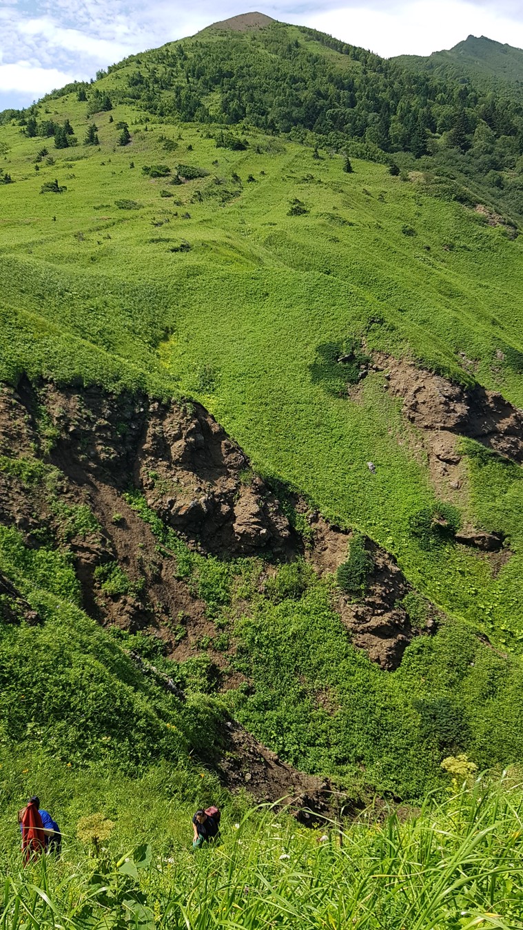Другая сторона хребта Жданко: бухты, скалы, водопады (9/15)