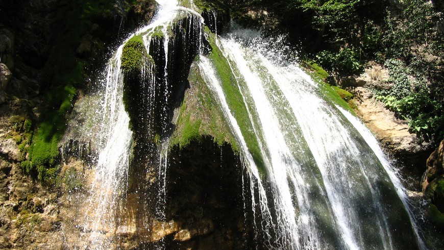 Наедине с природой: водопад Джур-Джур