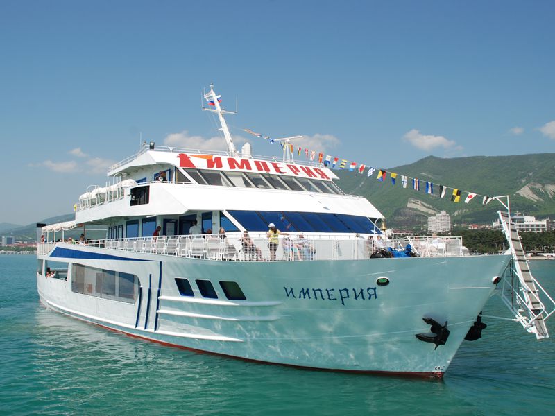 Морская прогулка к скале Парус на теплоходе (5/8)