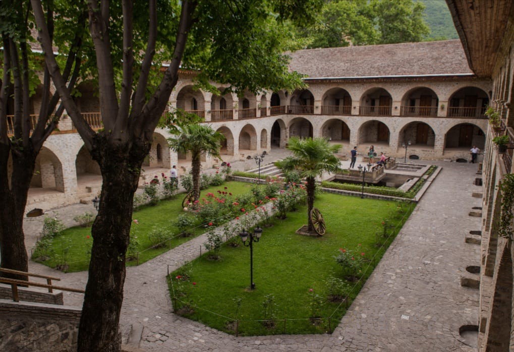 Азербайджан только для вас: индивидуальный тур по Шемахе, Исмаиллы, Шеки и Габале (2/13)