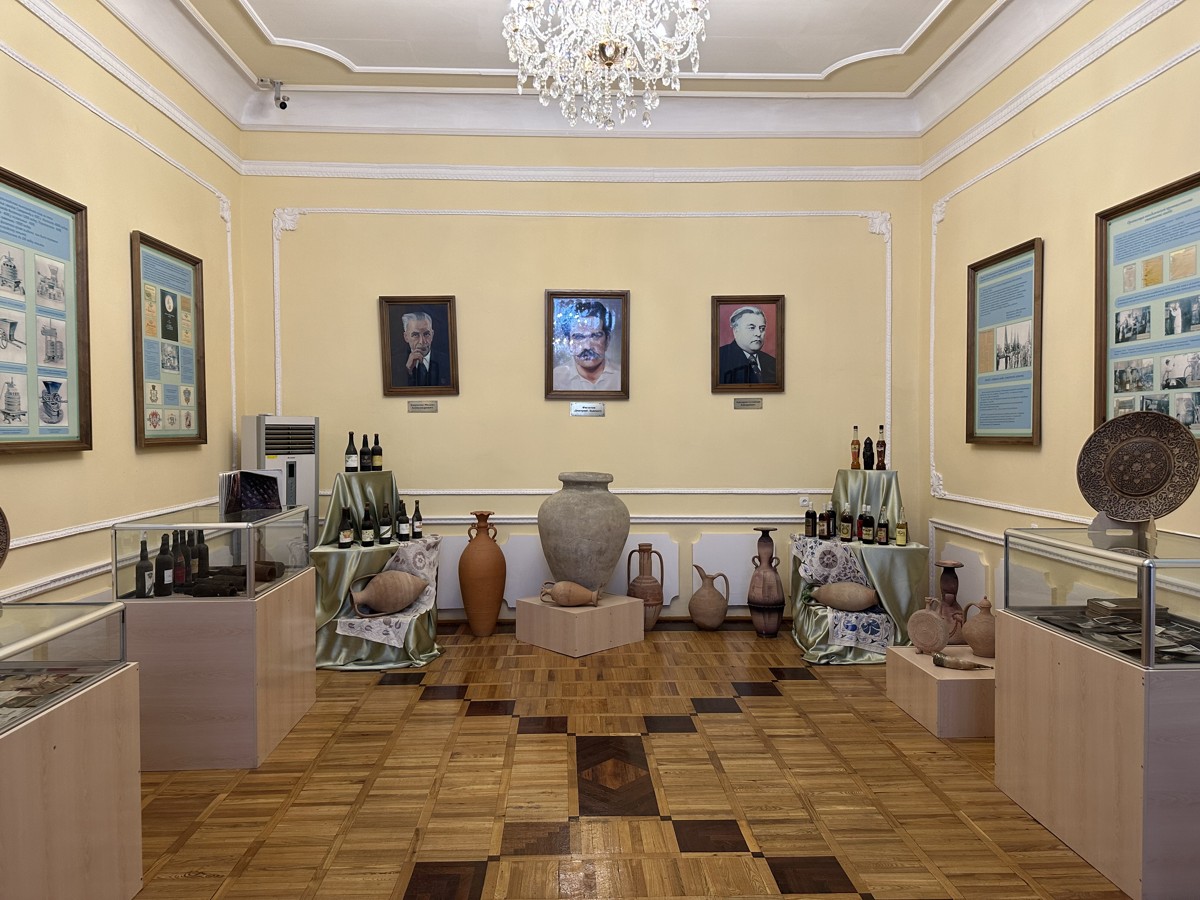 Пробовать вино — в дом-музей Филатова при заводе Ховренко (14/14)