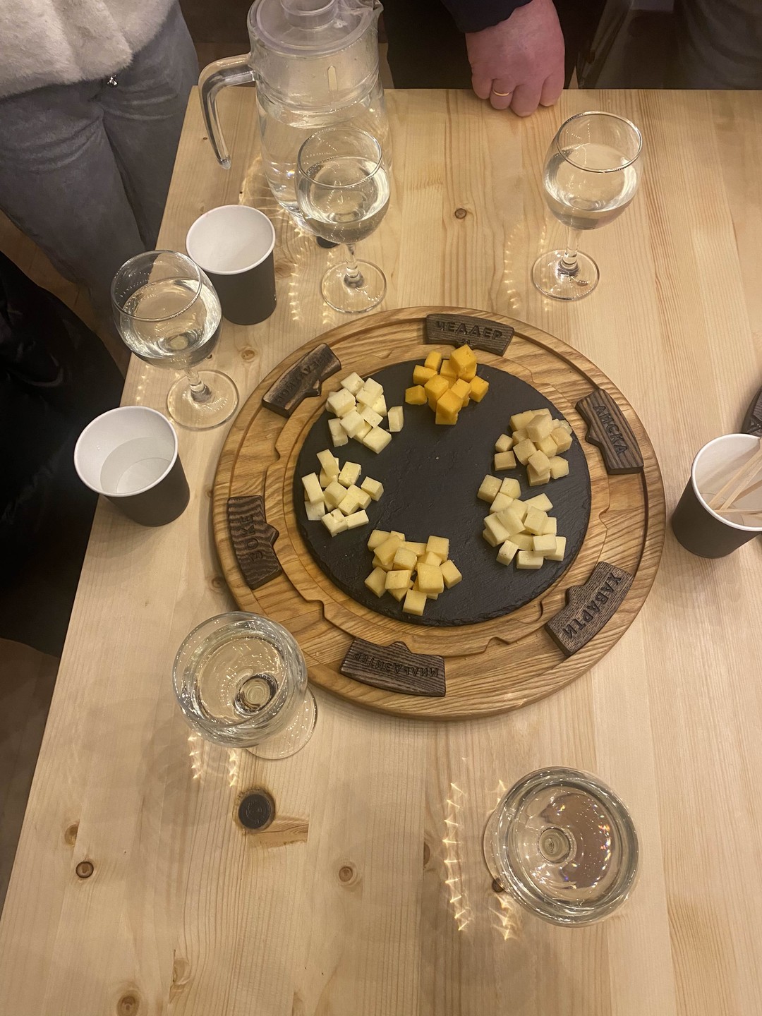 Все здорово. Водитель и экскурсовод просто огонь,по пути на экскурсию разыграли еще ваучеры на пиво в ресторане хмель. Я выиграла 2 бокала 😃