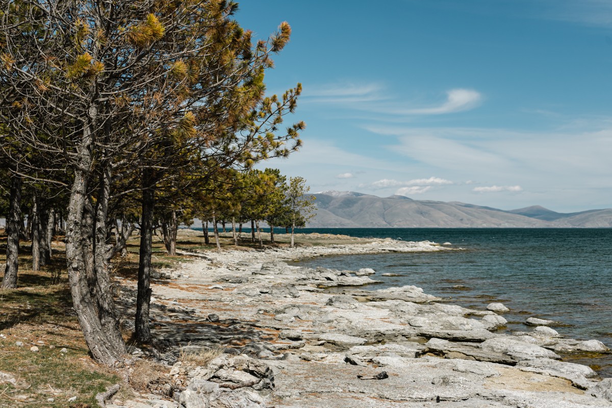 Севанский круиз на теплоходе: древний монастырь и чайки на закате (6/9)