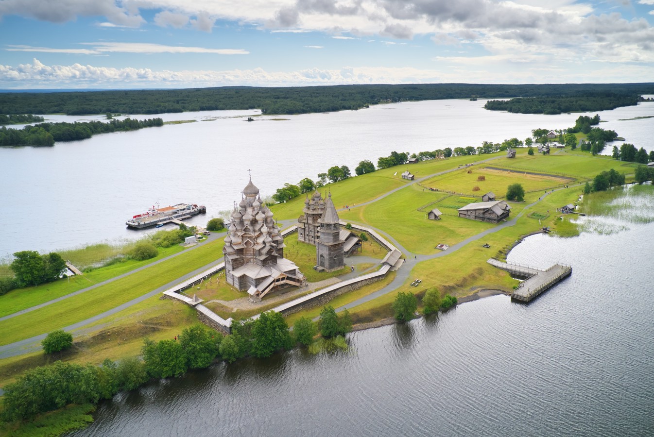 Валаамский архипелаг ладожское озеро. Карелия остров валаам монастырь. Остров кижи валаам в карелии. Валаам из сортавалы. Сортавала остров валаам.