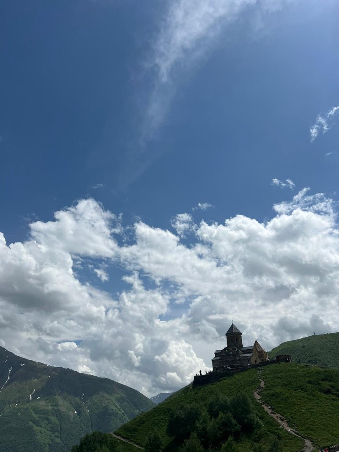 Только что приехали с данной экскурсии. Начну с нуля: