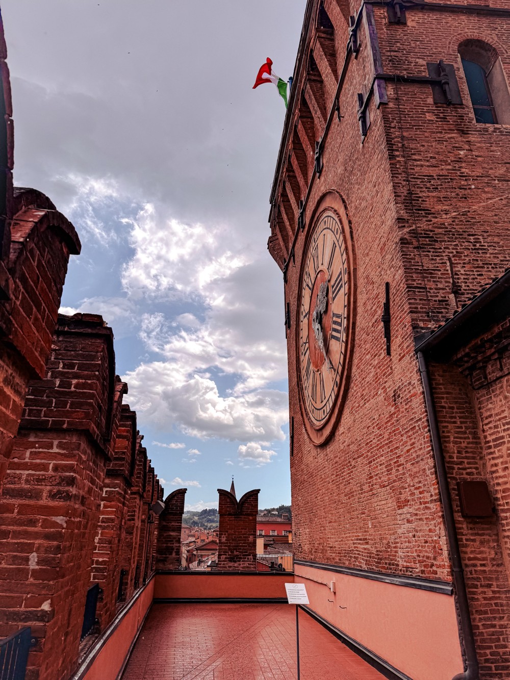 Часовая башня + апартаменты папского легата в Болонье (3/9)