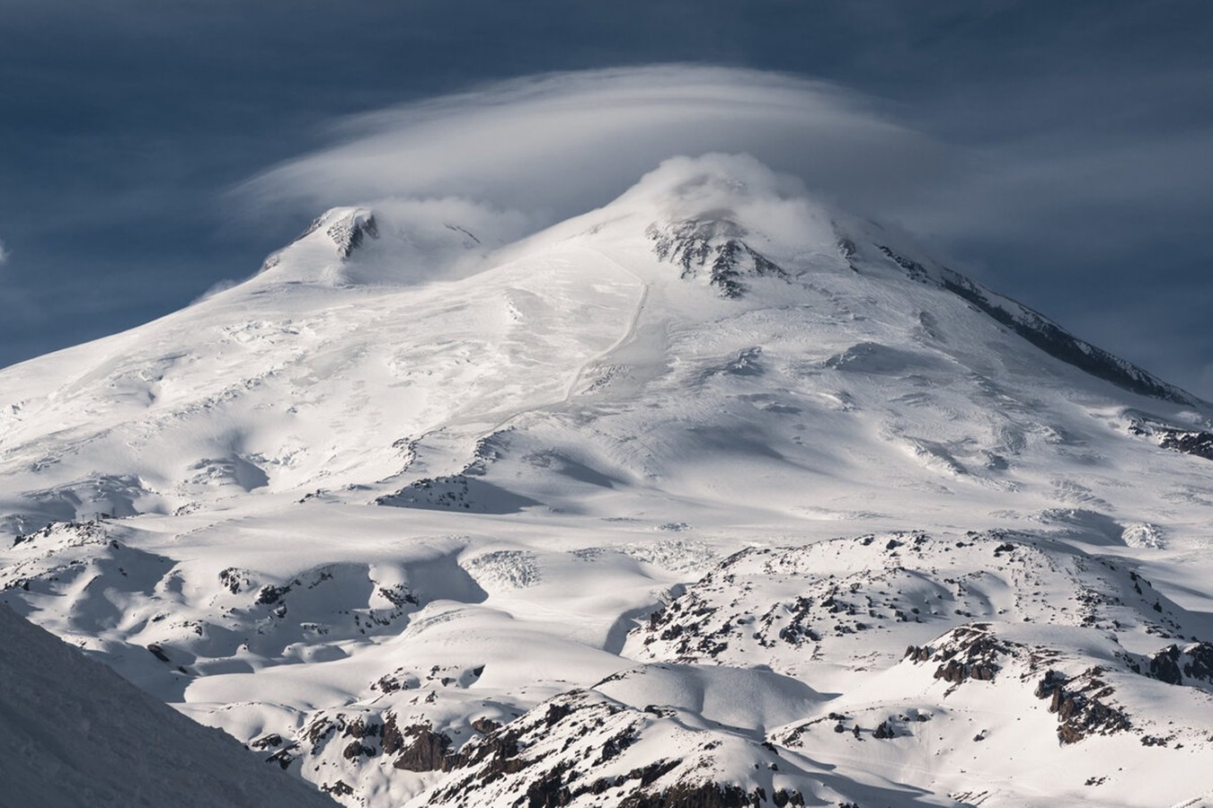 Что такое гора эльбрус. Горы кавказа эльбрус. Нальчик приэльбрусье. Гора эльбрус кабардино-балкария. Гора эльбрус кбр.
