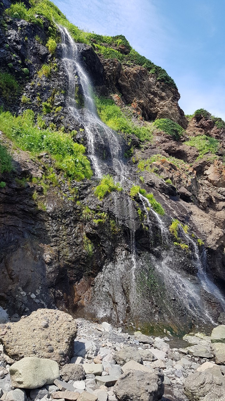 Другая сторона хребта Жданко: бухты, скалы, водопады (10/15)