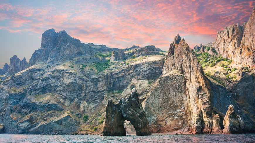 Вулкан Кара-Даг, подъем на вершины и морская прогулка