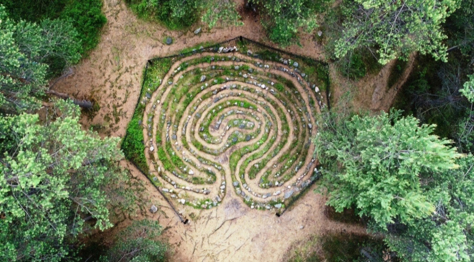 Каменный лабиринт мурманск. Каменный лабиринт вавилон мурманская область. Кандалакшский лабиринт вавилон. Каменный лабиринт мурманск. Лабиринт вавилон мурманск.