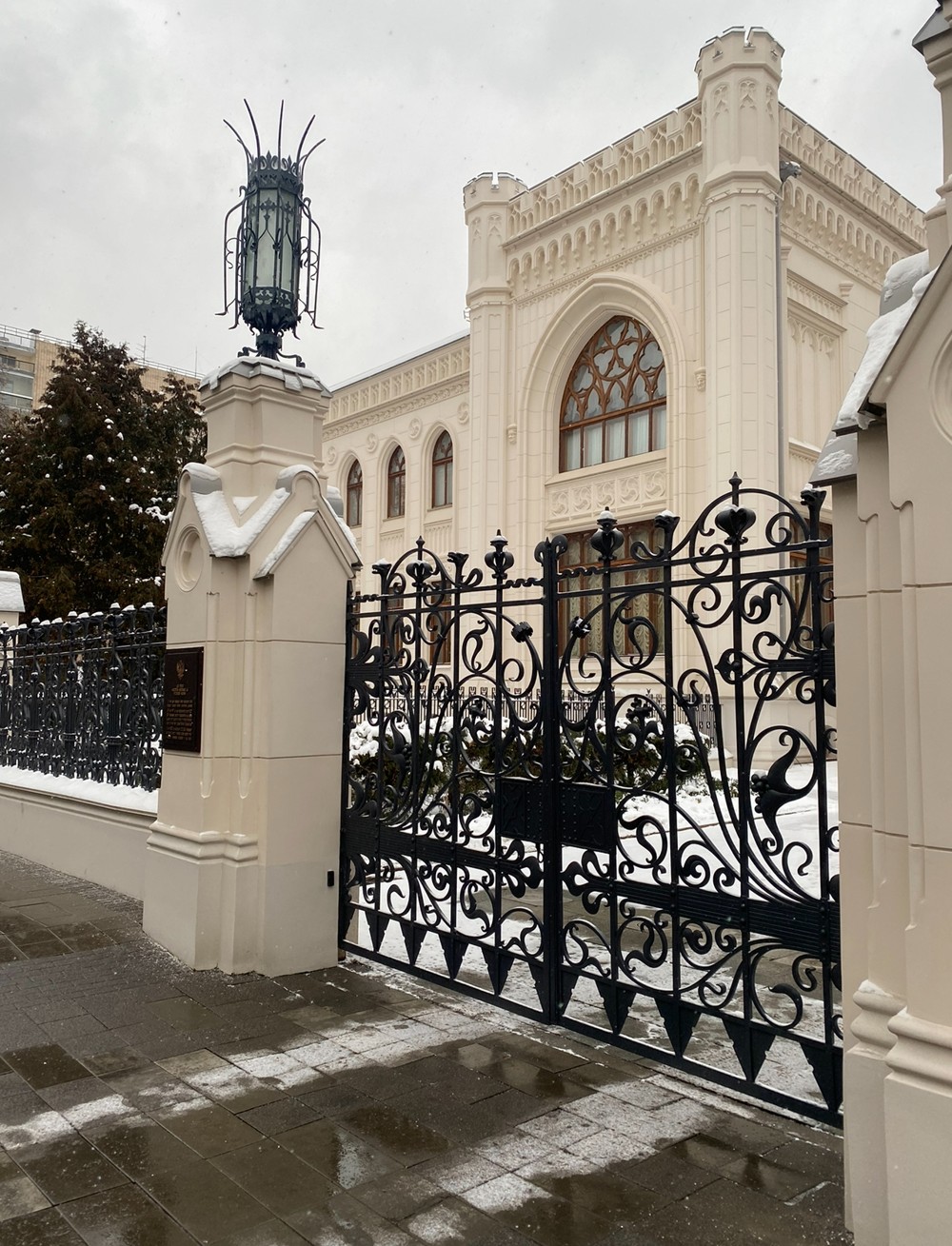 Любовные треугольники и другие романтические детали (групповая экскурсия) (7/8)