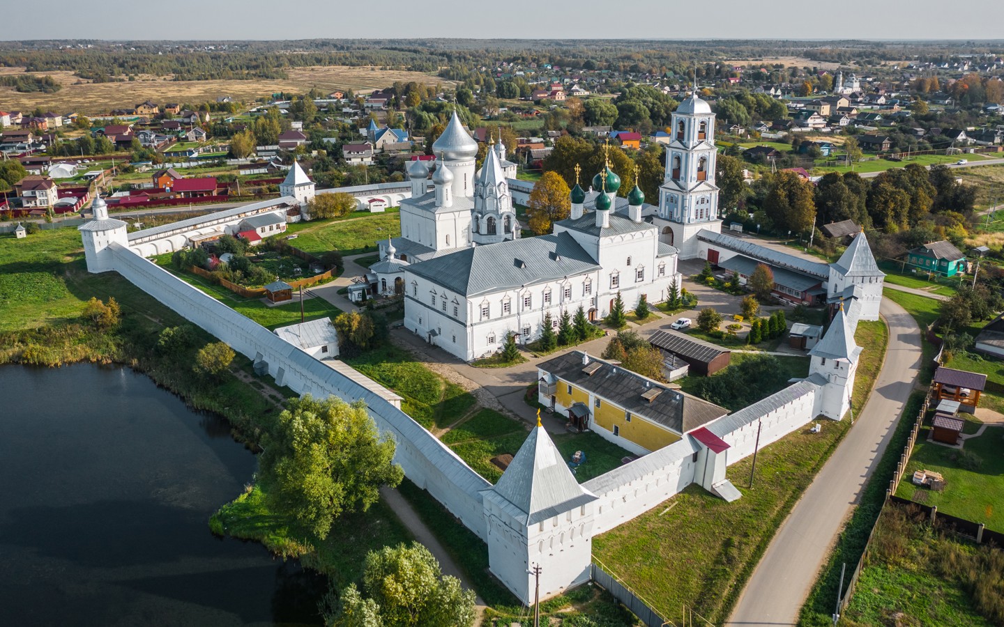 Переславль-залесский крест животворящий. Женский монастырь в переславле залесском. Переславль залесский экскурсии индивидуальные. Переславль залесский экскурсии индивидуальные. Переславль панорама.