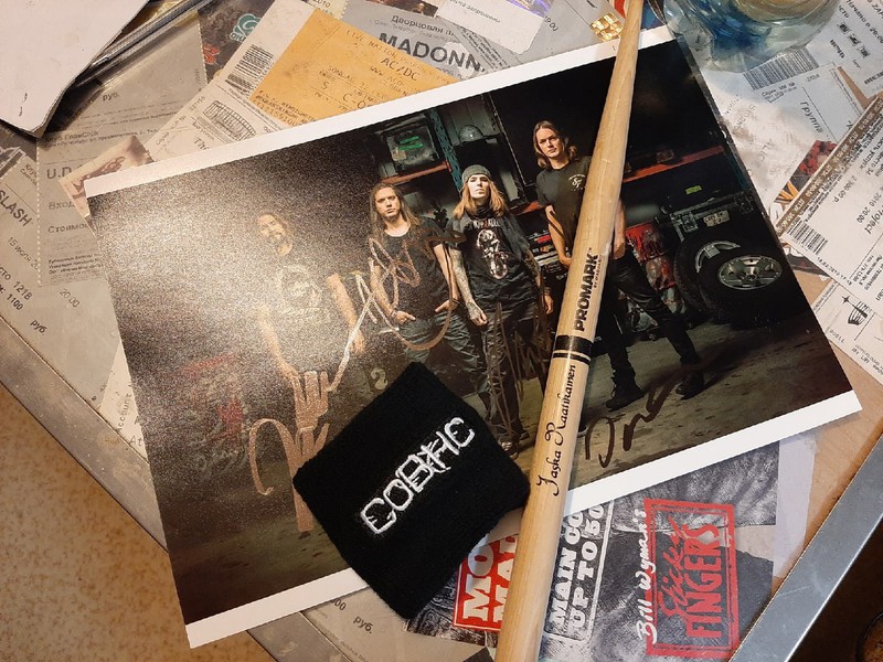 Экскурсия по музею рок-артефактов (5/10)