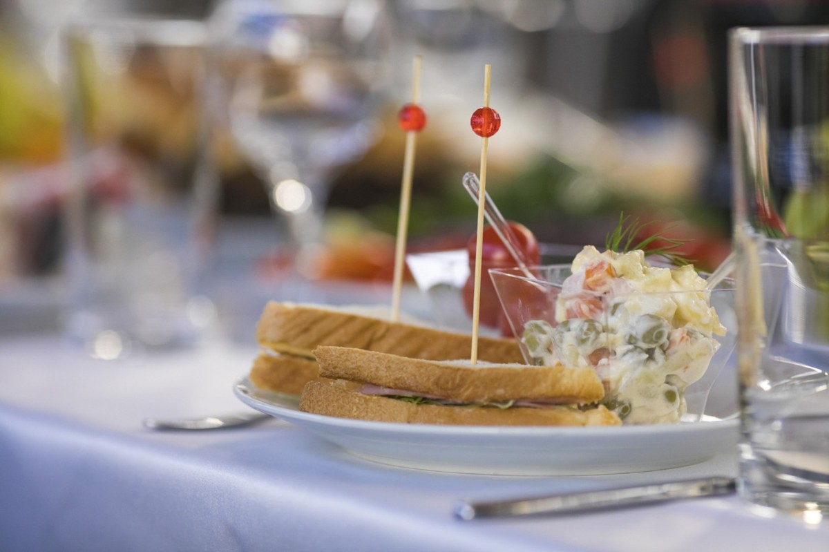 Последний звонок на двухпалубном теплоходе «Прага» с фуршетом (10/15)