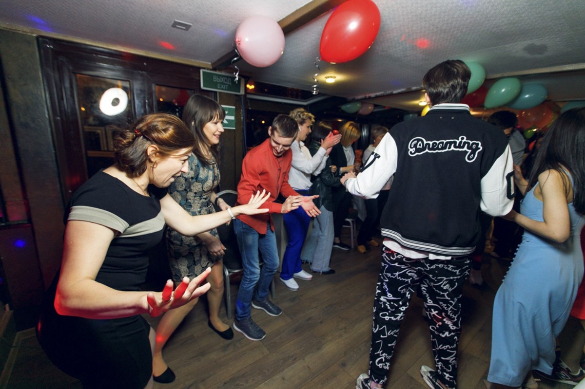 Последний звонок на двухпалубном теплоходе «Прага» с фуршетом (14/15)