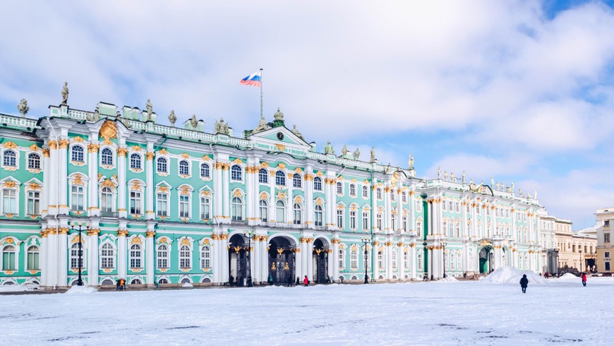 Эрмитаж растрелли. Зимний дворец санкт-петербург 4 класс. Зимний дворец растрелли. История зимних дворцов в петербурге. История зимних дворцов в петербурге.